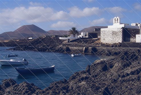071129benchijigua2.jpg